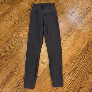 ALO Airlift 7/8 leggings (Gray), size XXS